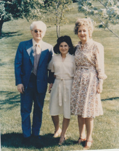 dad, ellie, mom in yard